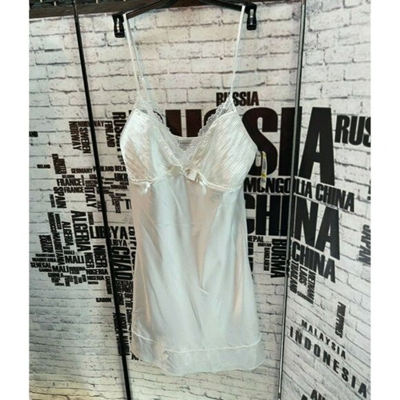Morgan Taylor M White Satin Lace Trim Chemise - Picture 1 of 5
